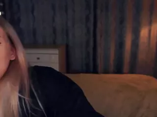 Lora's Live Sex Cam Show