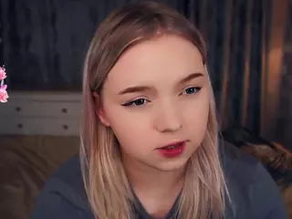 Lora's Live Sex Cam Show