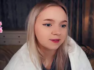 Lora's Live Sex Cam Show