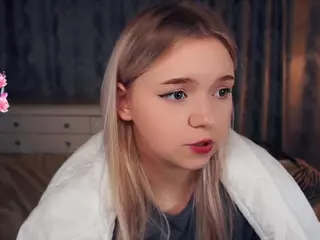 Lora's Live Sex Cam Show