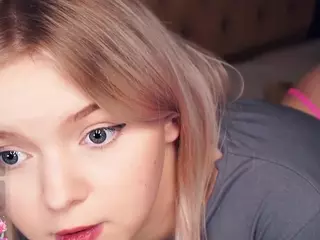 Lora's Live Sex Cam Show