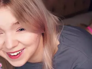 Lora's Live Sex Cam Show