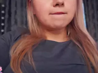 Lora's Live Sex Cam Show