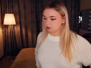 Lora's Live Sex Cam Show
