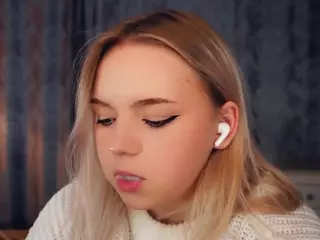 Lora's Live Sex Cam Show