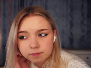 Lora's Live Sex Cam Show