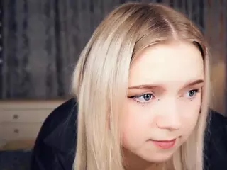Lora's Live Sex Cam Show