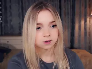 Lora's Live Sex Cam Show