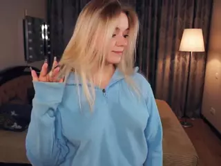 Lora's Live Sex Cam Show