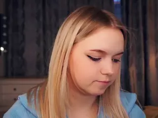 Lora's Live Sex Cam Show