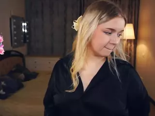 Lora's Live Sex Cam Show