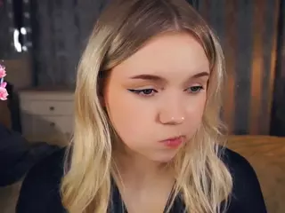 Lora's Live Sex Cam Show