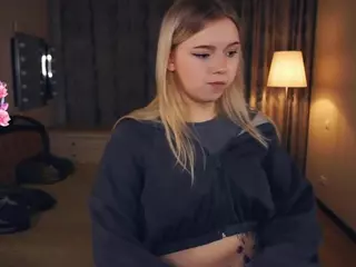 Lora's Live Sex Cam Show