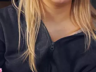 Lora's Live Sex Cam Show