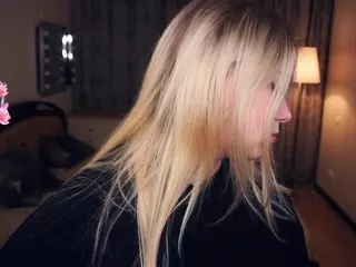 Lora's Live Sex Cam Show