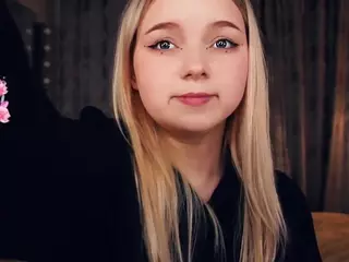 Lora's Live Sex Cam Show
