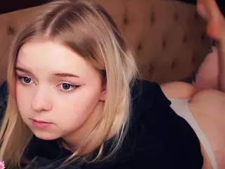 Lora's Live Sex Cam Show