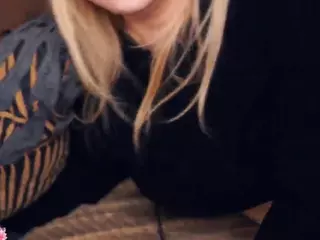 Lora's Live Sex Cam Show