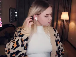 Lora's Live Sex Cam Show