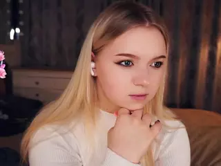 Lora's Live Sex Cam Show