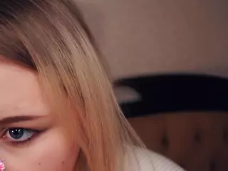 Lora's Live Sex Cam Show