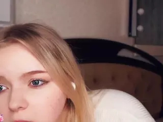 Lora's Live Sex Cam Show