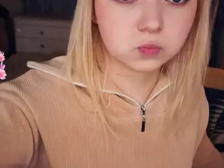 Lora's Live Sex Cam Show