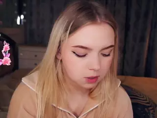 Lora's Live Sex Cam Show