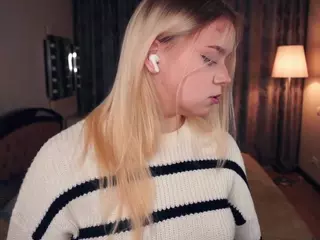 Lora's Live Sex Cam Show