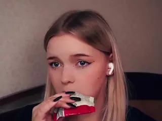 Lora's Live Sex Cam Show