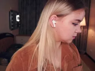 Lora's Live Sex Cam Show