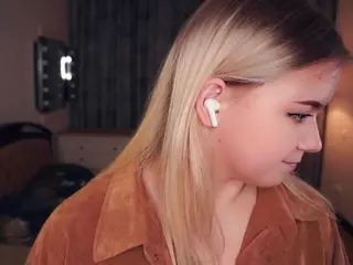 Lora's Live Sex Cam Show