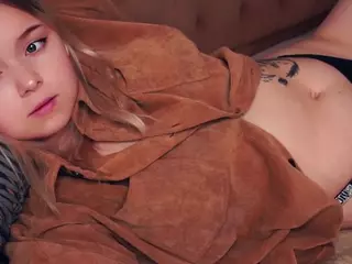 Lora's Live Sex Cam Show
