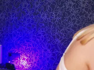 Flora's Live Sex Cam Show