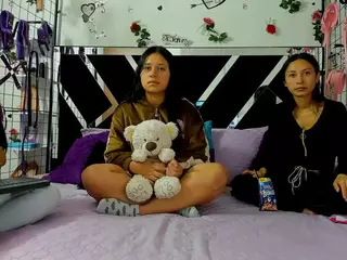 thedreamgirlss's Live Sex Cam Show