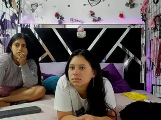 thedreamgirlss's Live Sex Cam Show