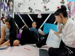 thedreamgirlss's Live Sex Cam Show