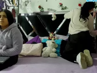 thedreamgirlss's Live Sex Cam Show
