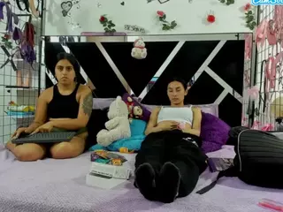 thedreamgirlss's Live Sex Cam Show