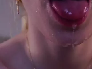 BreeBench's Live Sex Cam Show