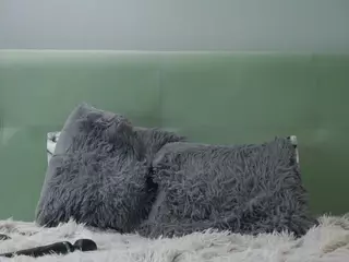 DollyChatfield's Live Sex Cam Show