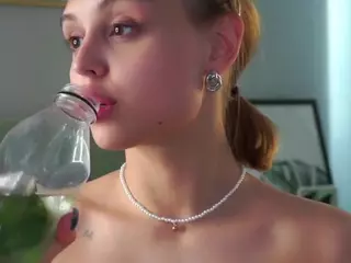 DollyChatfield's Live Sex Cam Show