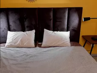 KetrinWhitee's Live Sex Cam Show
