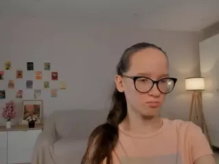 LynetteBails's Live Sex Cam Show