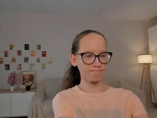 LynetteBails's Live Sex Cam Show
