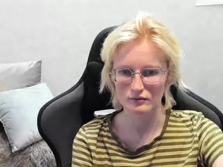 Betty's Live Sex Cam Show