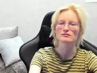 Betty's Live Sex Cam Show
