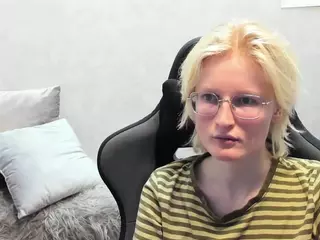 Betty's Live Sex Cam Show