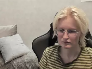 Betty's Live Sex Cam Show