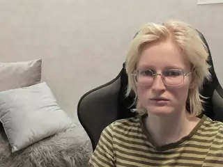 Betty's Live Sex Cam Show